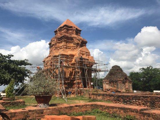 Po Shanu Cham Towers